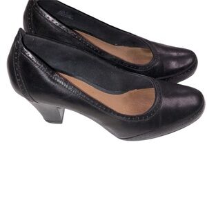 Clark’s Artisan black Leather heels size 9M